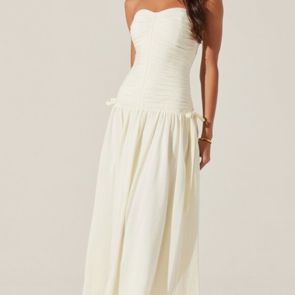 Zori Strapless Grad Dress by Astr - Picture 6 of 8